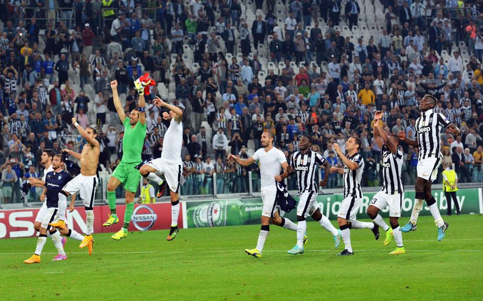 Una vittoria importantissima per la Juventus: con la sconfitta dell&#39;Atletico Madrid contro l&#39;Olympiacos i bianconeri sono al comando del girone A, alla pari coi greci. Ansa